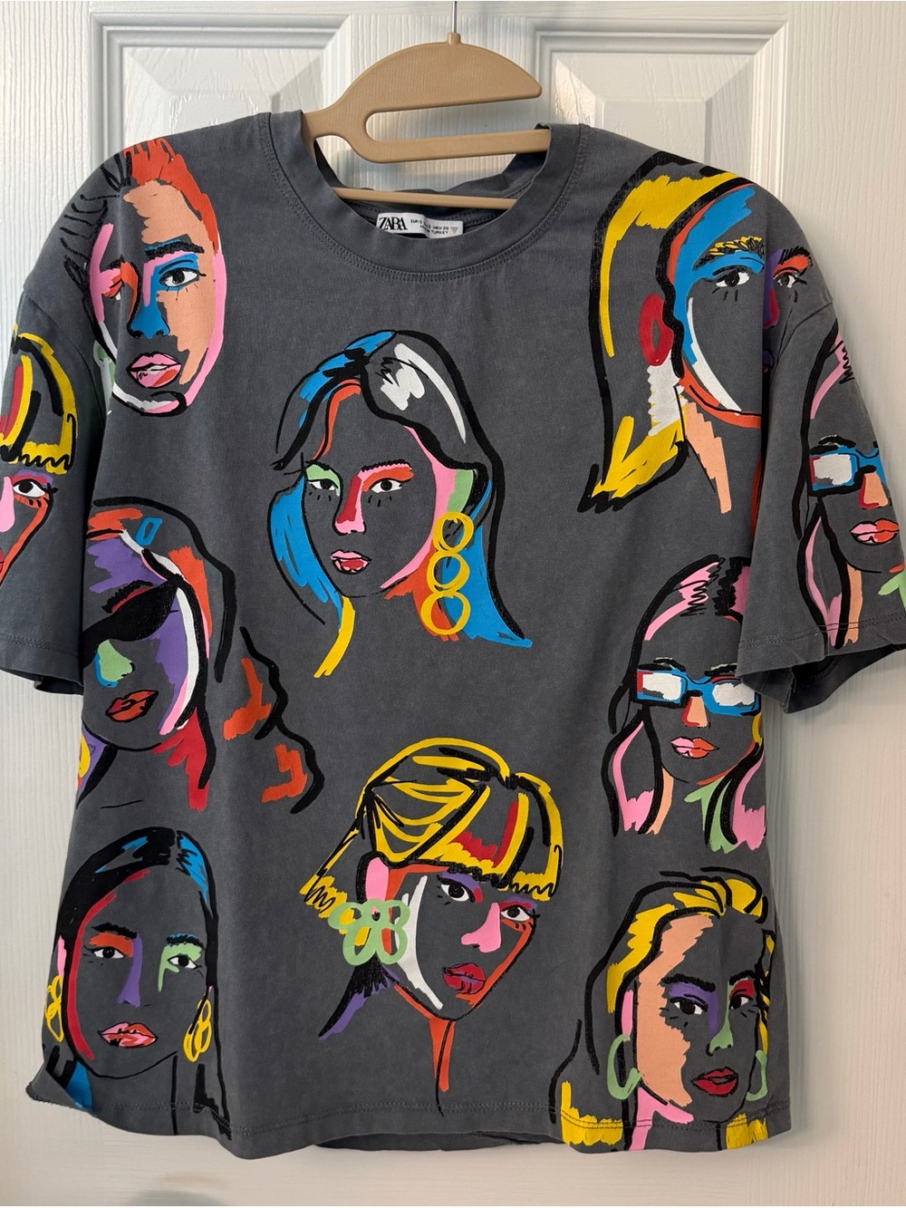 ZARA Charcoal Gray Short-Sleeve Tee with Colorful Pop-Art Faces